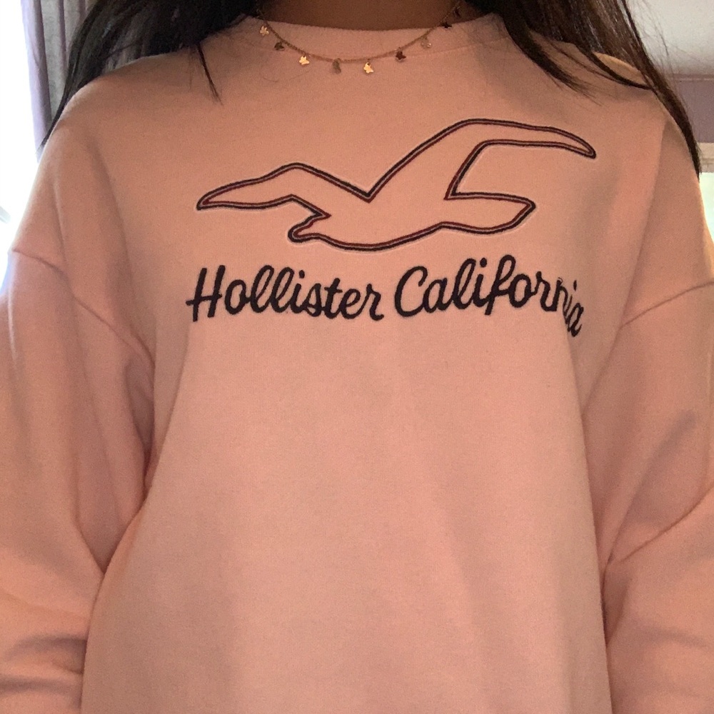 light pink hollister cropped crewneck